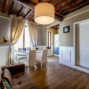 Florentine Experience In Santa Croce Apartment
